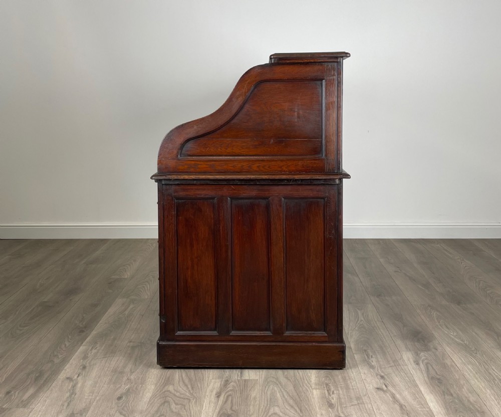 Antique 20th Century Roll Top Desk In Oak View IV