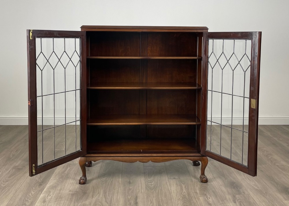 Antique 20th Century Display Cabinet In Mahogany View II