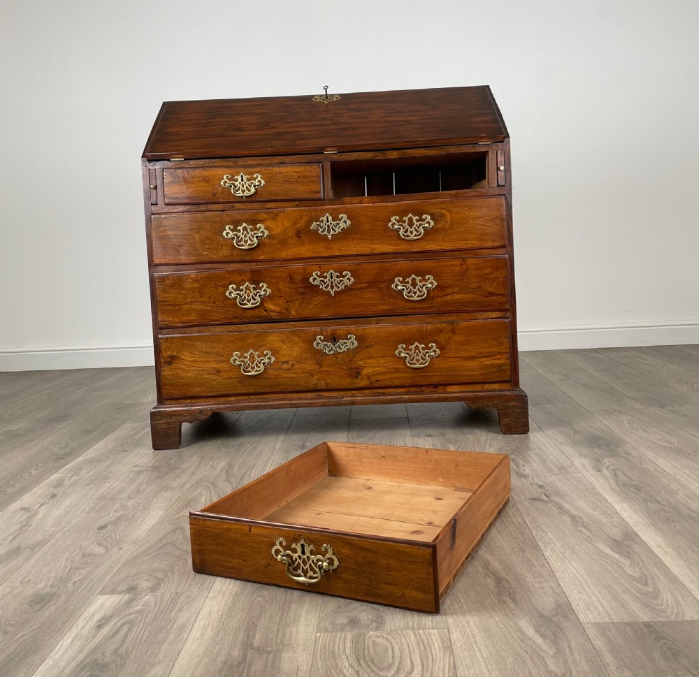 Antique 18th Century Bureau In Mahogany View X