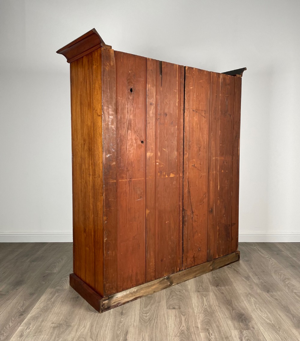 Antique 18th Century Wardrobe In Mahogany View V