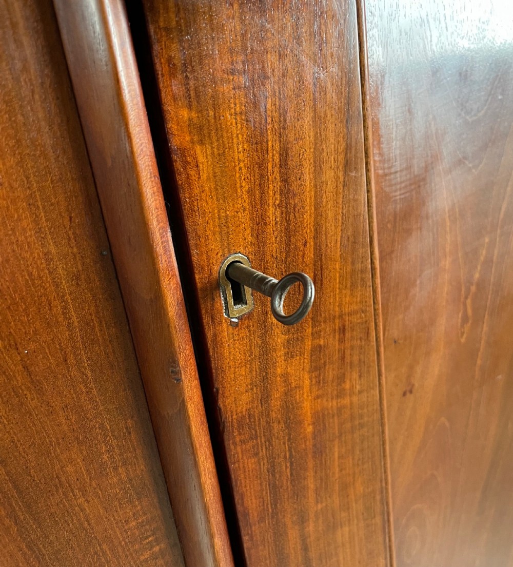 Antique 18th Century Wardrobe In Mahogany View X