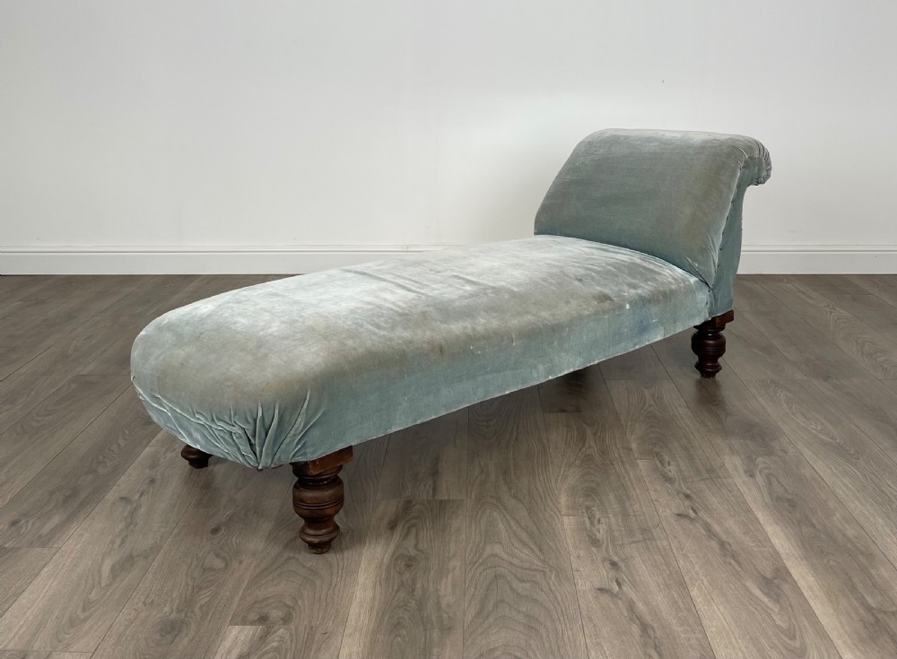 Antique 19th Century Day Bed In Mahogany View II