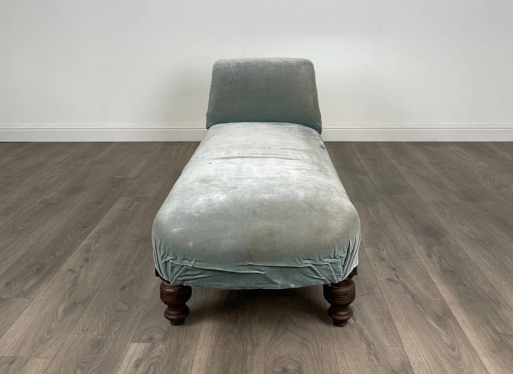 Antique 19th Century Day Bed In Mahogany View IV