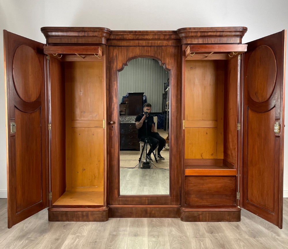 Antique 19th Century Compactum Wardrobe In Mahogany View II