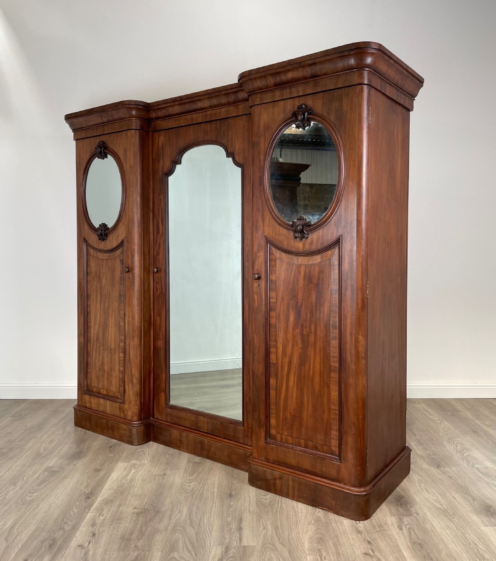 Antique 19th Century Compactum Wardrobe In Mahogany View IV