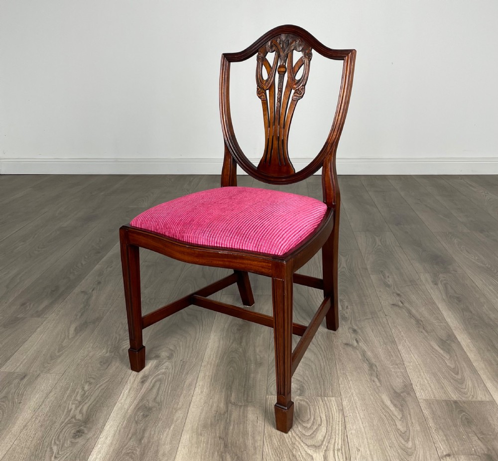 Antique 20th Century Set Of 6 Shield Back Dining Chairs View III
