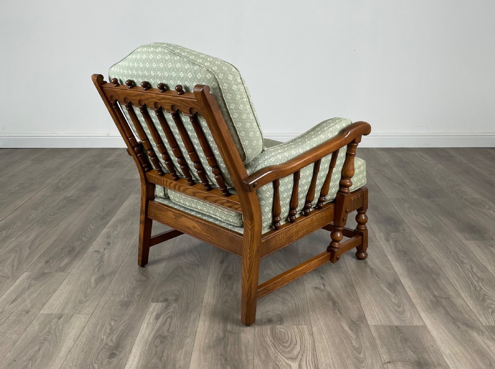 20th Century Ercol Suite In Oak View VIII