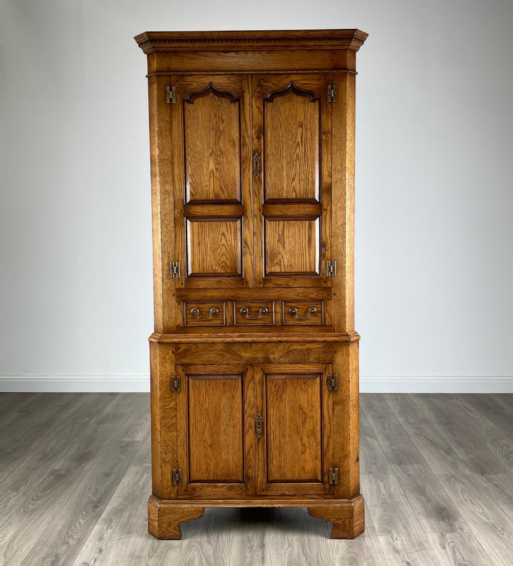 Antique 20th Century Corner Cupboard In Oak ( REF AF-3062 )