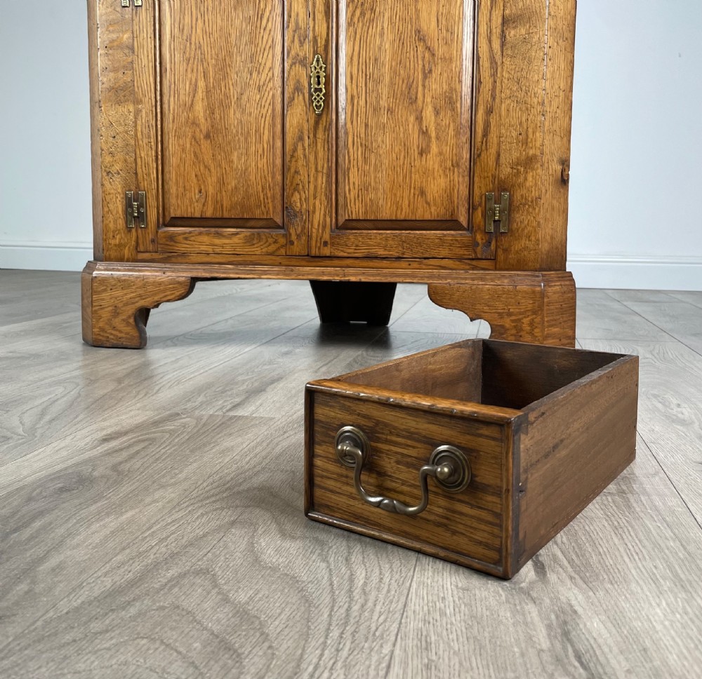 Antique 20th Century Corner Cupboard In Oak ( REF AF-3062 ) View VI