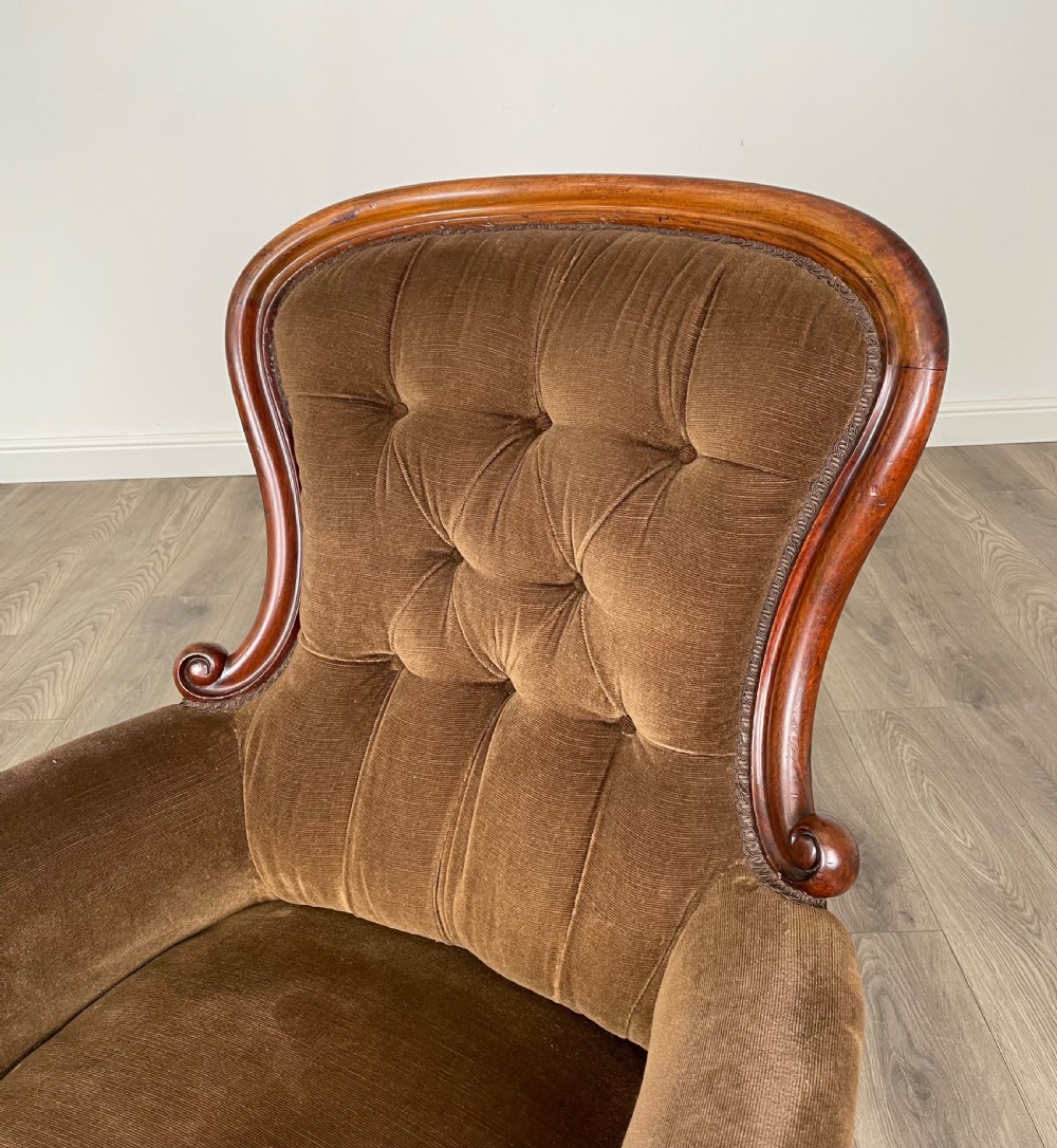 Antique 19th Century Button Back Armchair In Mahogany View IX