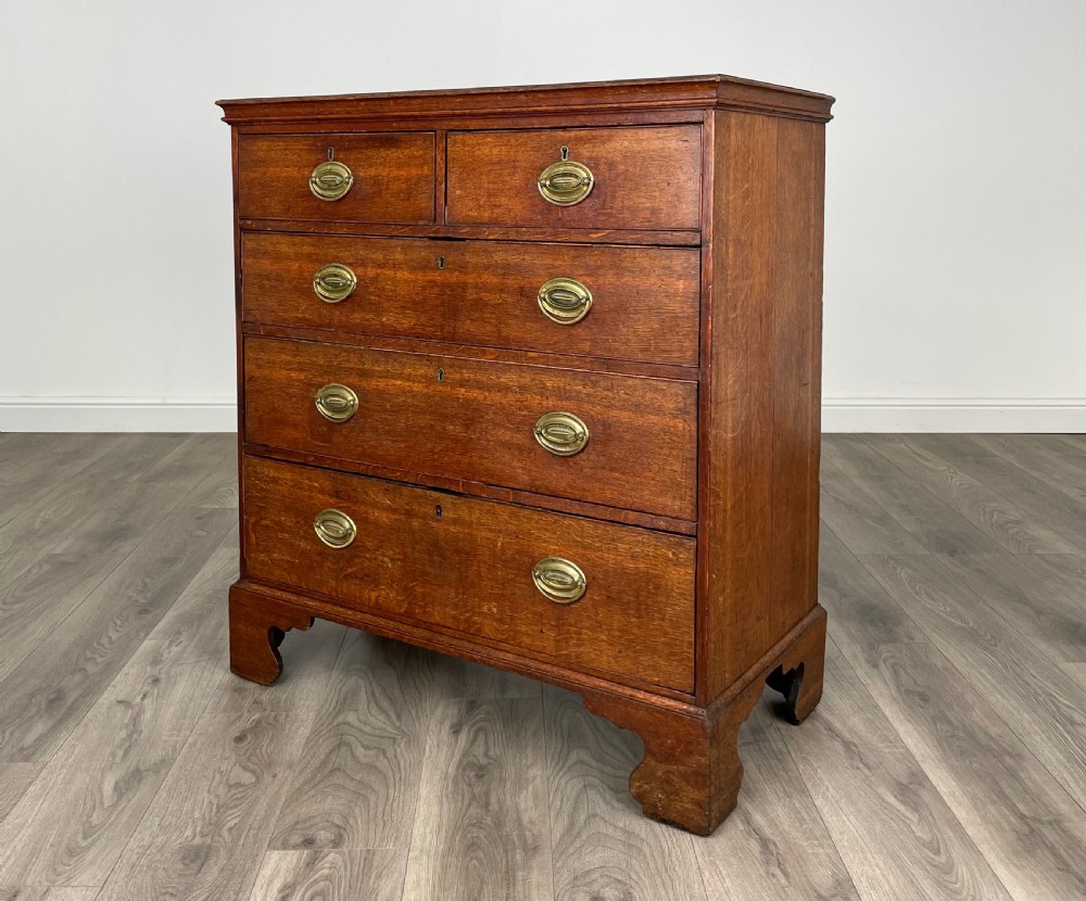 Antique 18th Century Chest Of Drawers In Oak View II