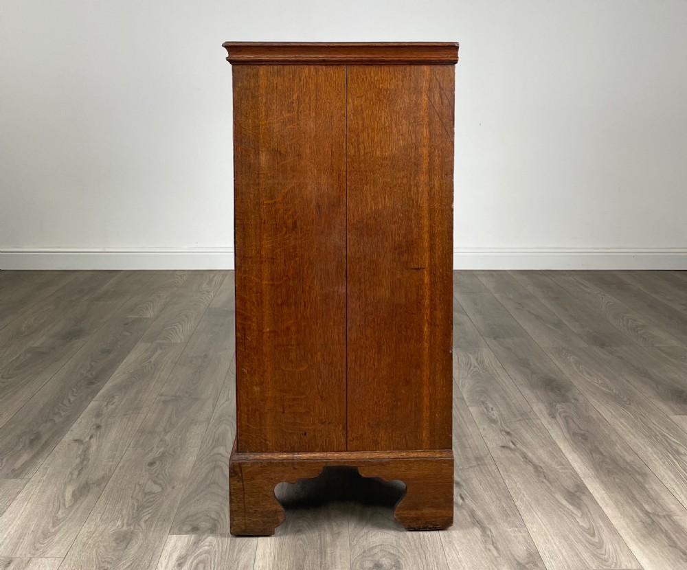 Antique 18th Century Chest Of Drawers In Oak View III
