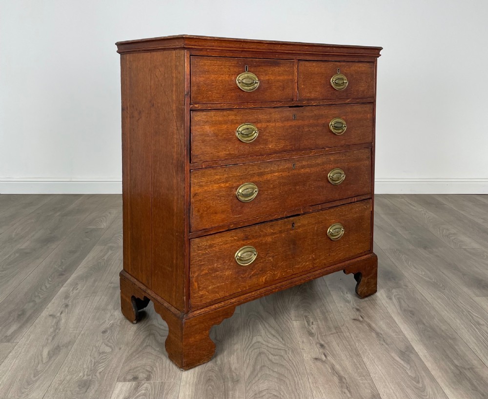 Antique 18th Century Chest Of Drawers In Oak View VIII