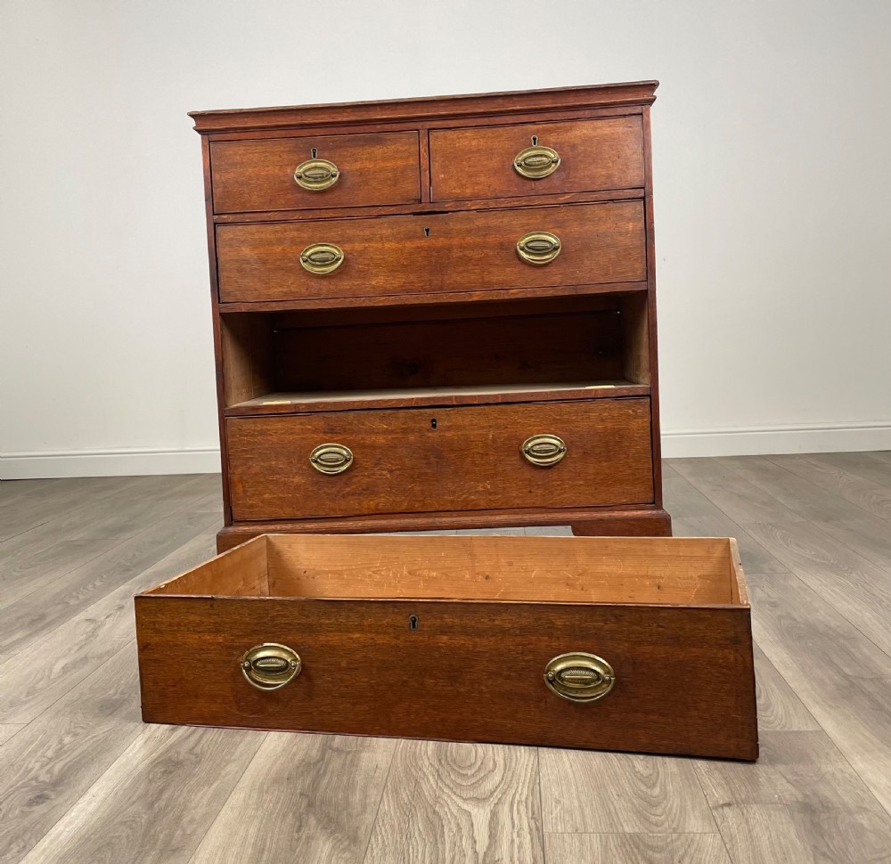 Antique 18th Century Chest Of Drawers In Oak View X