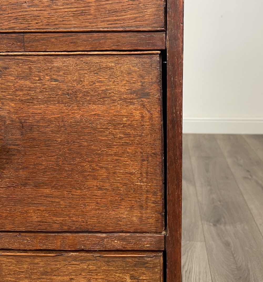 Antique 18th Century Chest Of Drawers In Oak View XII