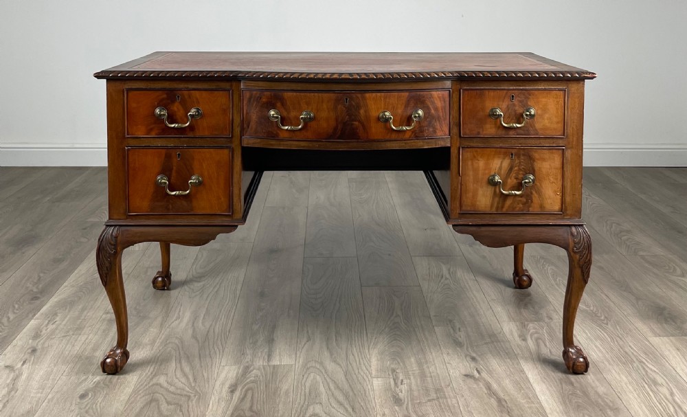 Antique 20th Century Leather Top Writing Desk In Mahogany