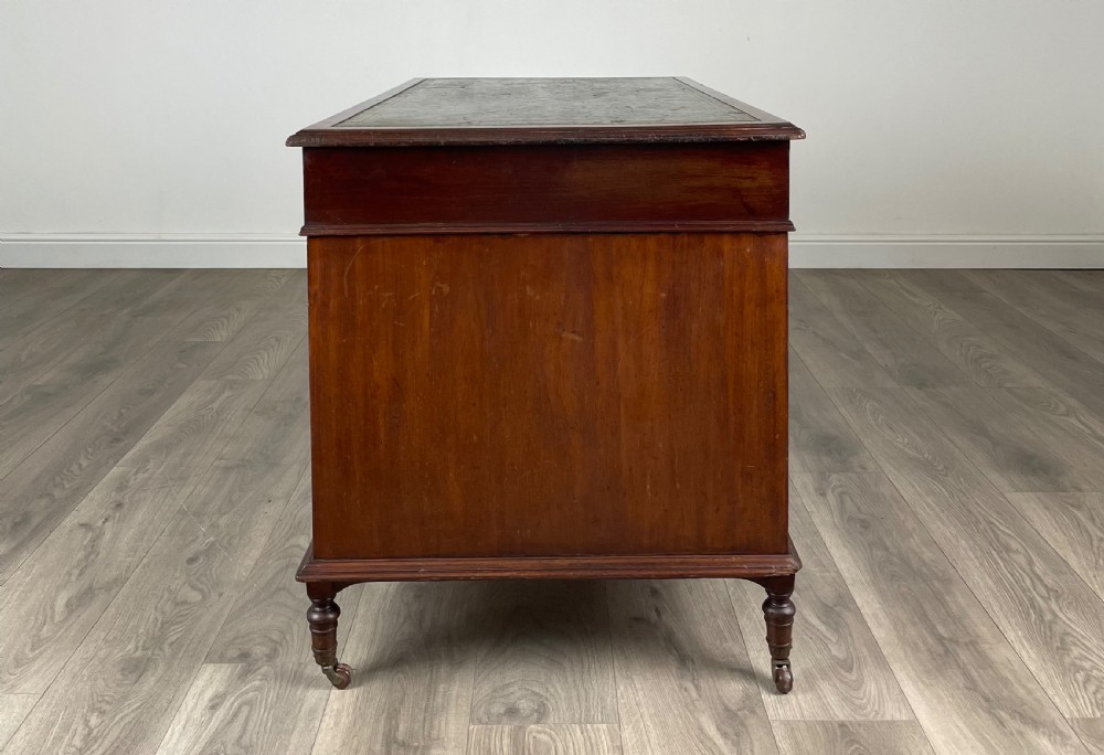 Antique Late 19th Century Pedestal Desk In Mahogany View VII