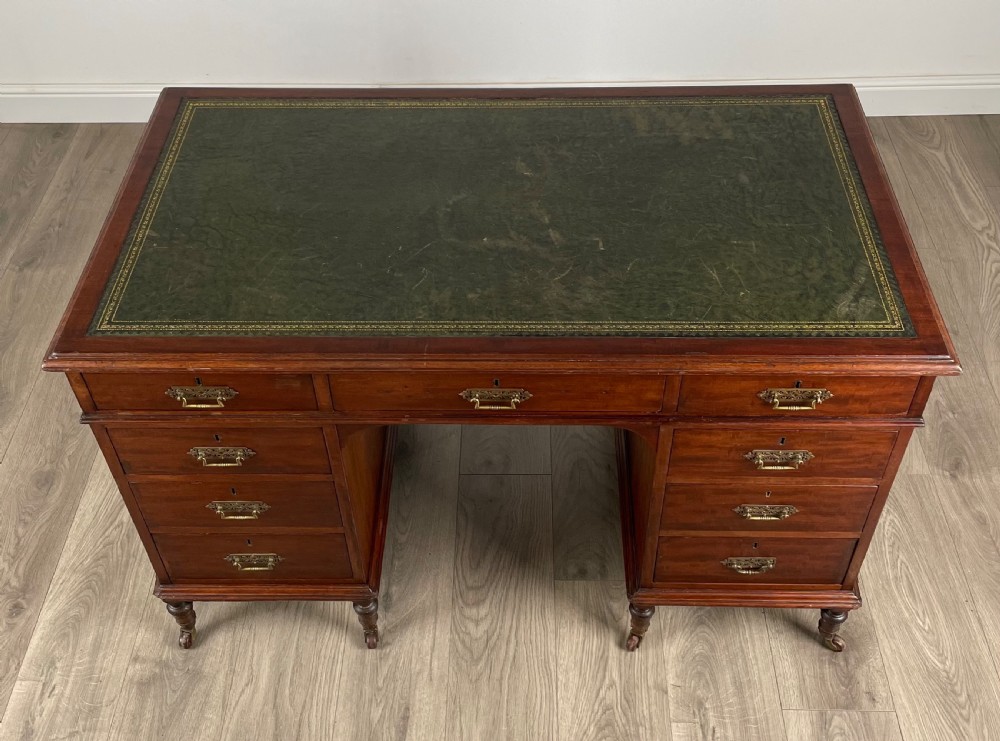 Antique Late 19th Century Pedestal Desk In Mahogany View IX