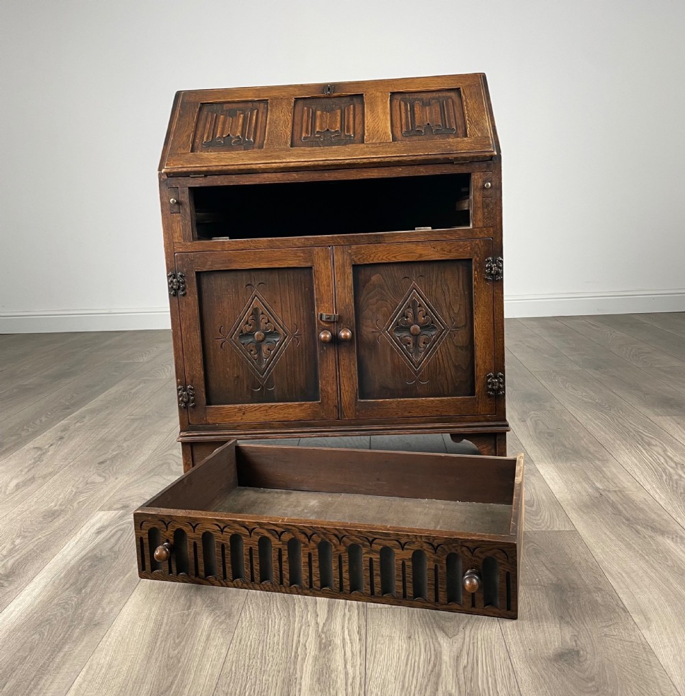 Antique 20th Century Carved Bureau In Oak View XII