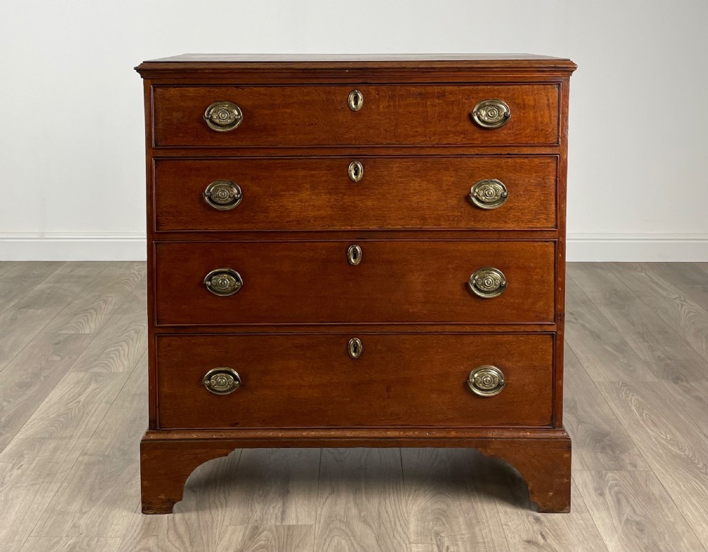 Antique 18th Century Small Chest Of Drawers In Oak