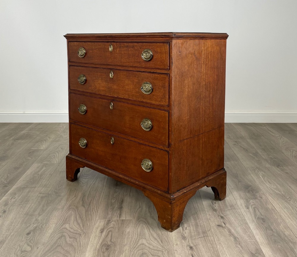 Antique 18th Century Small Chest Of Drawers In Oak View II