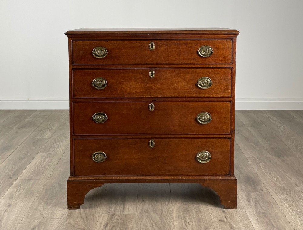 Antique 18th Century Small Chest Of Drawers In Oak View IX