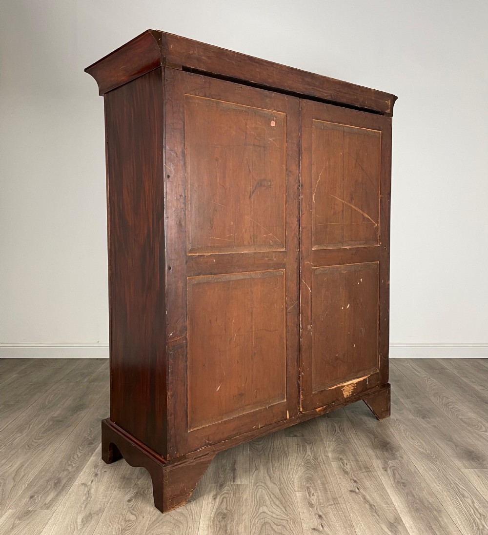 Antique 18th Century Wardrobe In Mahogany View V