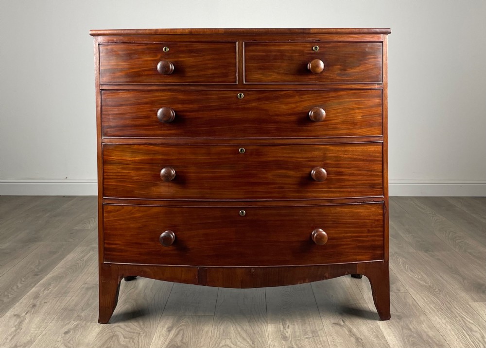 Antique 18th Century Bow Front Chest Of Drawers In Mahogany