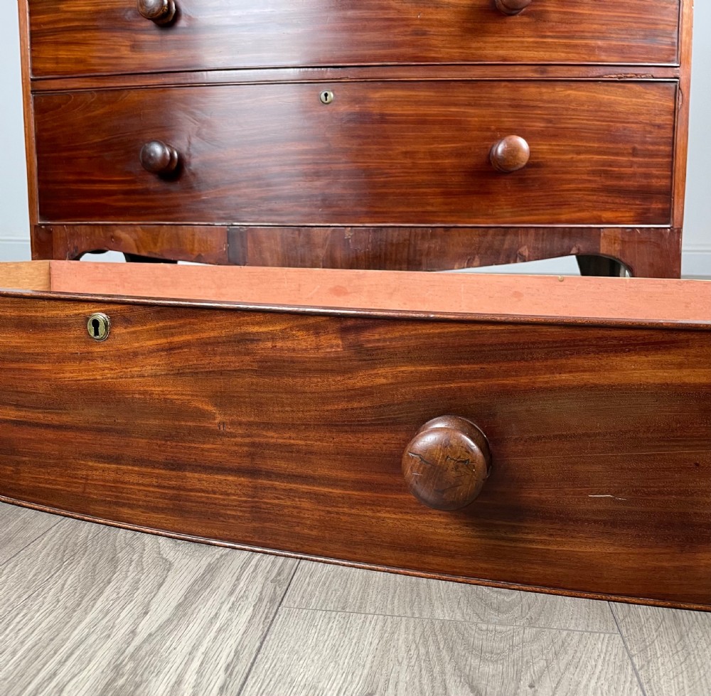 Antique 18th Century Bow Front Chest Of Drawers In Mahogany View XI