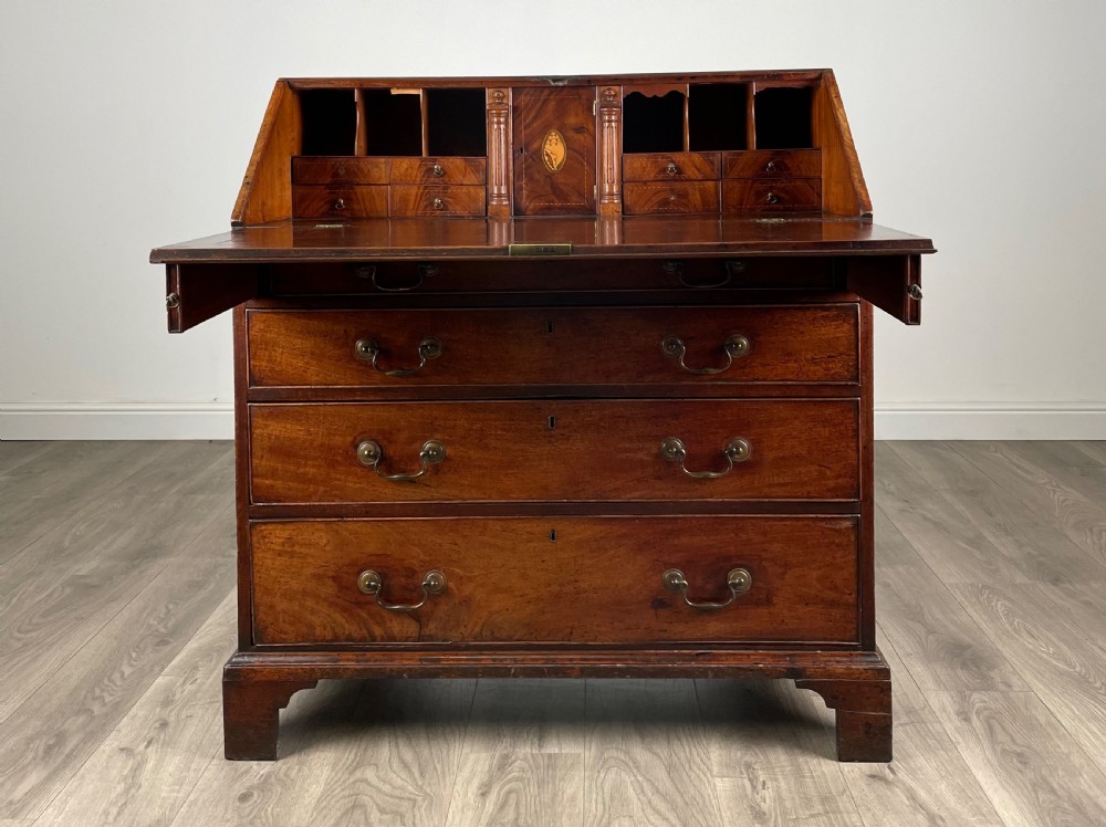 Antique Good Quality 18th Century Bureau In Mahogany View II