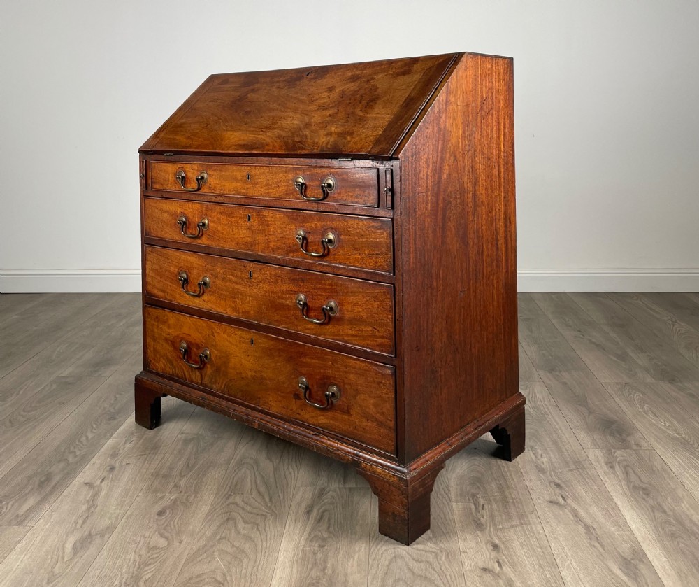 Antique Good Quality 18th Century Bureau In Mahogany View III