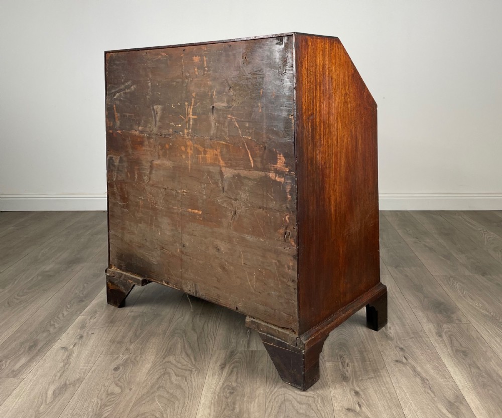Antique Good Quality 18th Century Bureau In Mahogany View VII