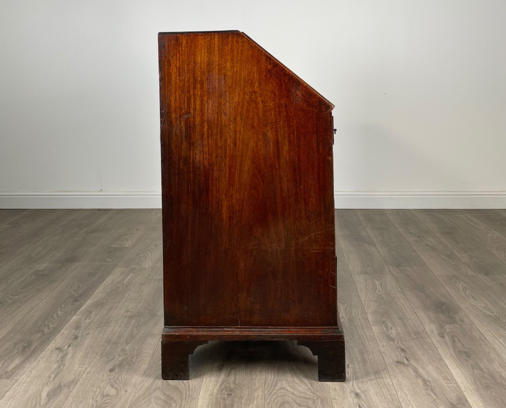Antique Good Quality 18th Century Bureau In Mahogany View VIII