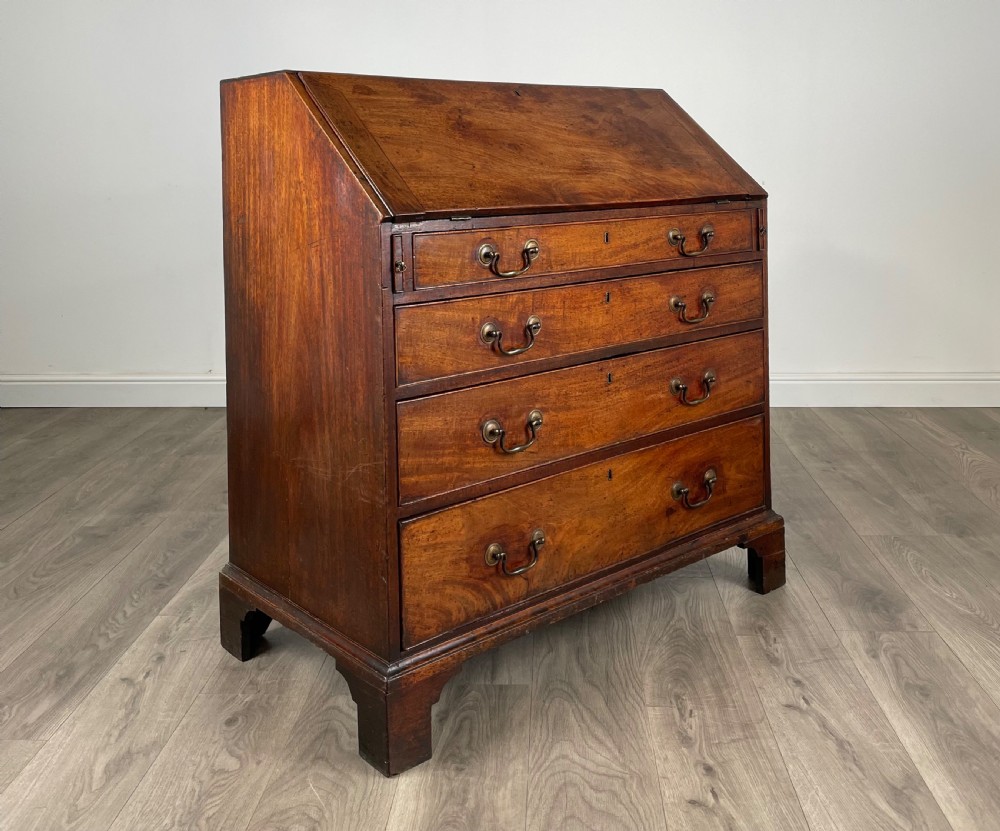 Antique Good Quality 18th Century Bureau In Mahogany View IX
