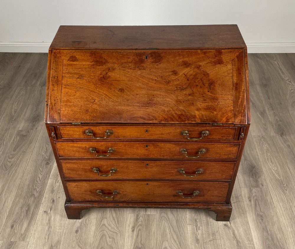 Antique Good Quality 18th Century Bureau In Mahogany View X