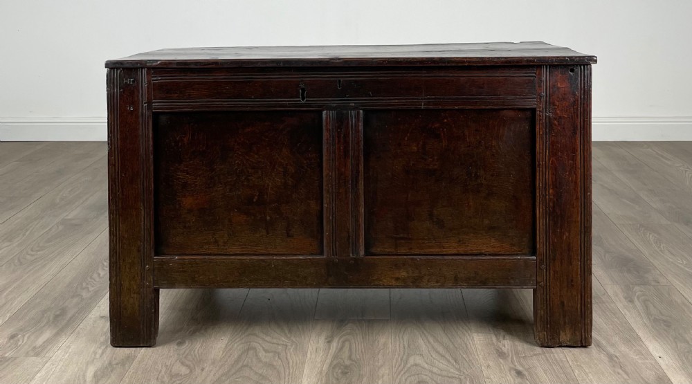Antique Fine Quality 18th Century Coffer / Blanket Box In Oak