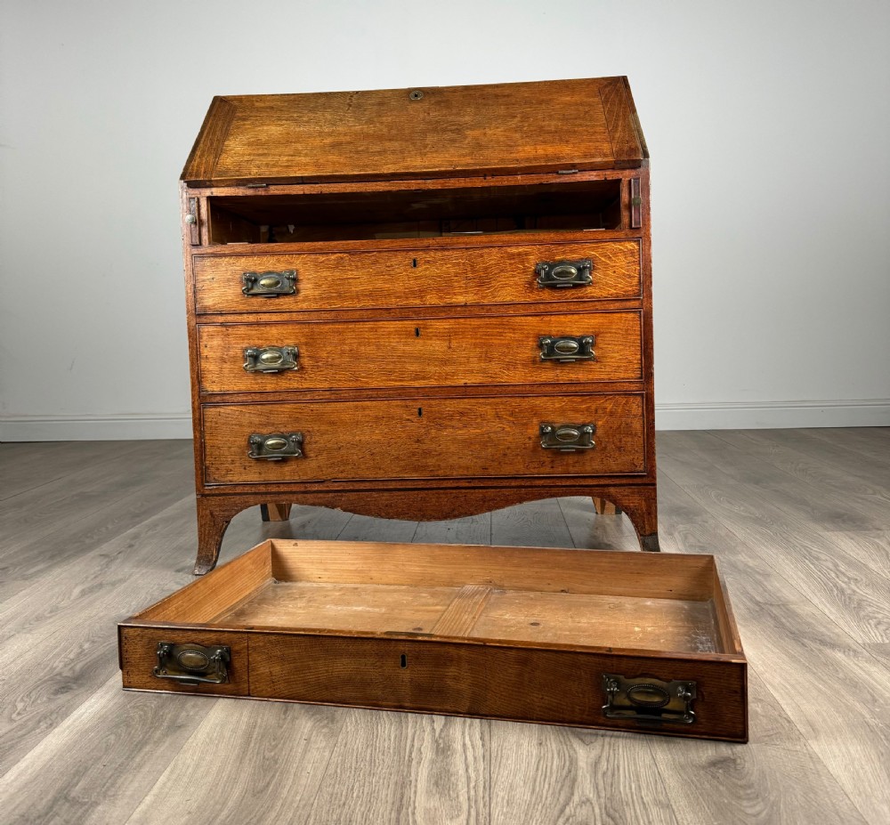 Antique 18th Century Bureau In Oak View XI