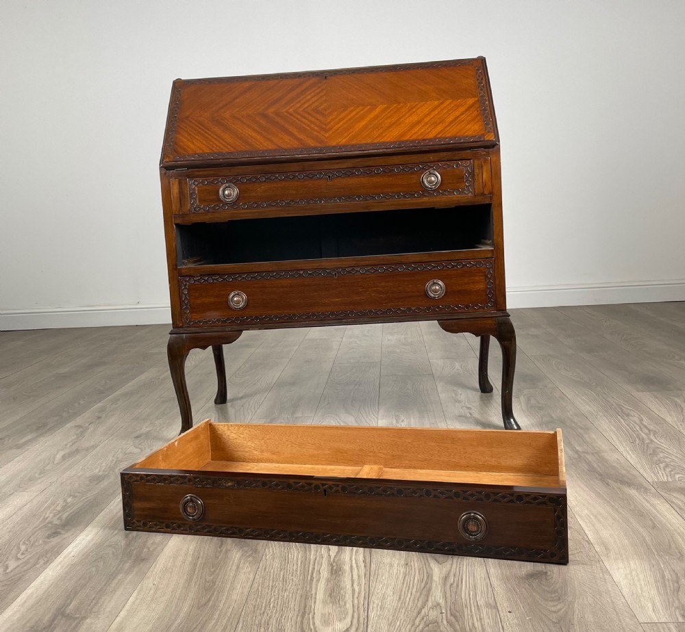 Antique 20th Century Chippendale Style Bureau In Mahogany View XI
