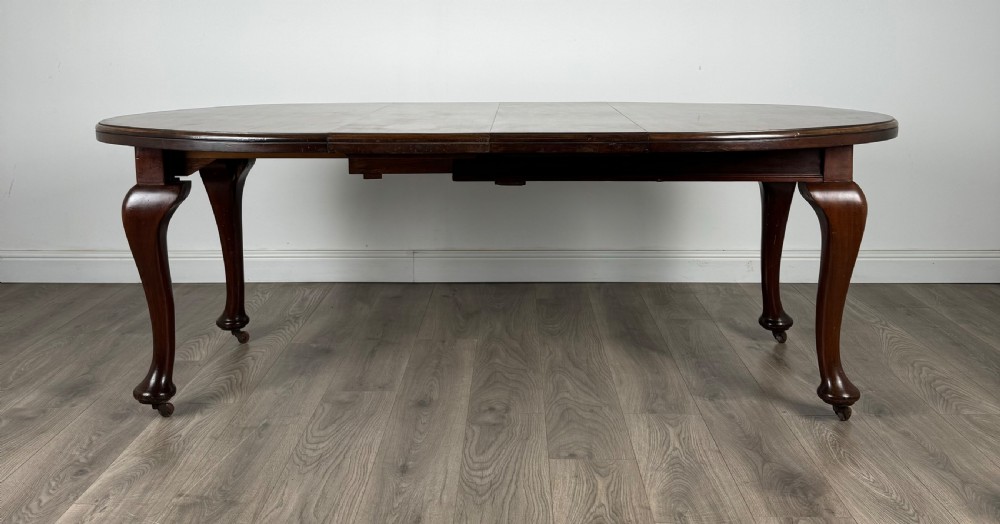 Antique 20th Century Queen Anne Style Dining Table In Mahogany View II