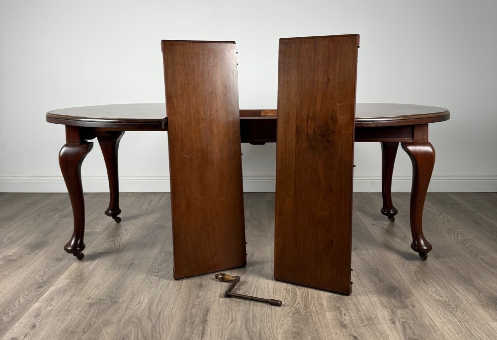 Antique 20th Century Queen Anne Style Dining Table In Mahogany View III