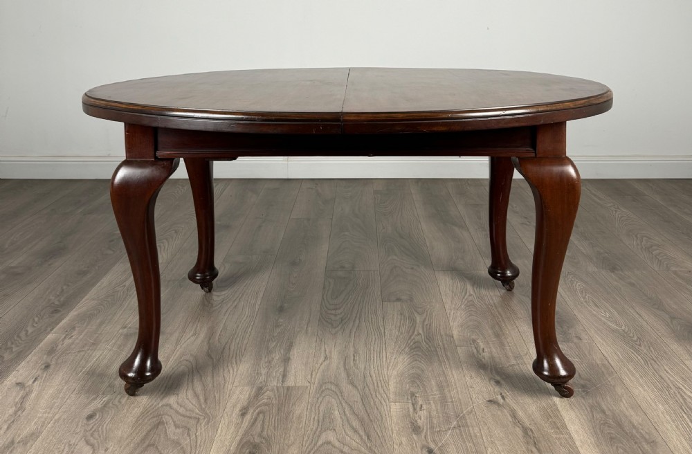 Antique 20th Century Queen Anne Style Dining Table In Mahogany View IV