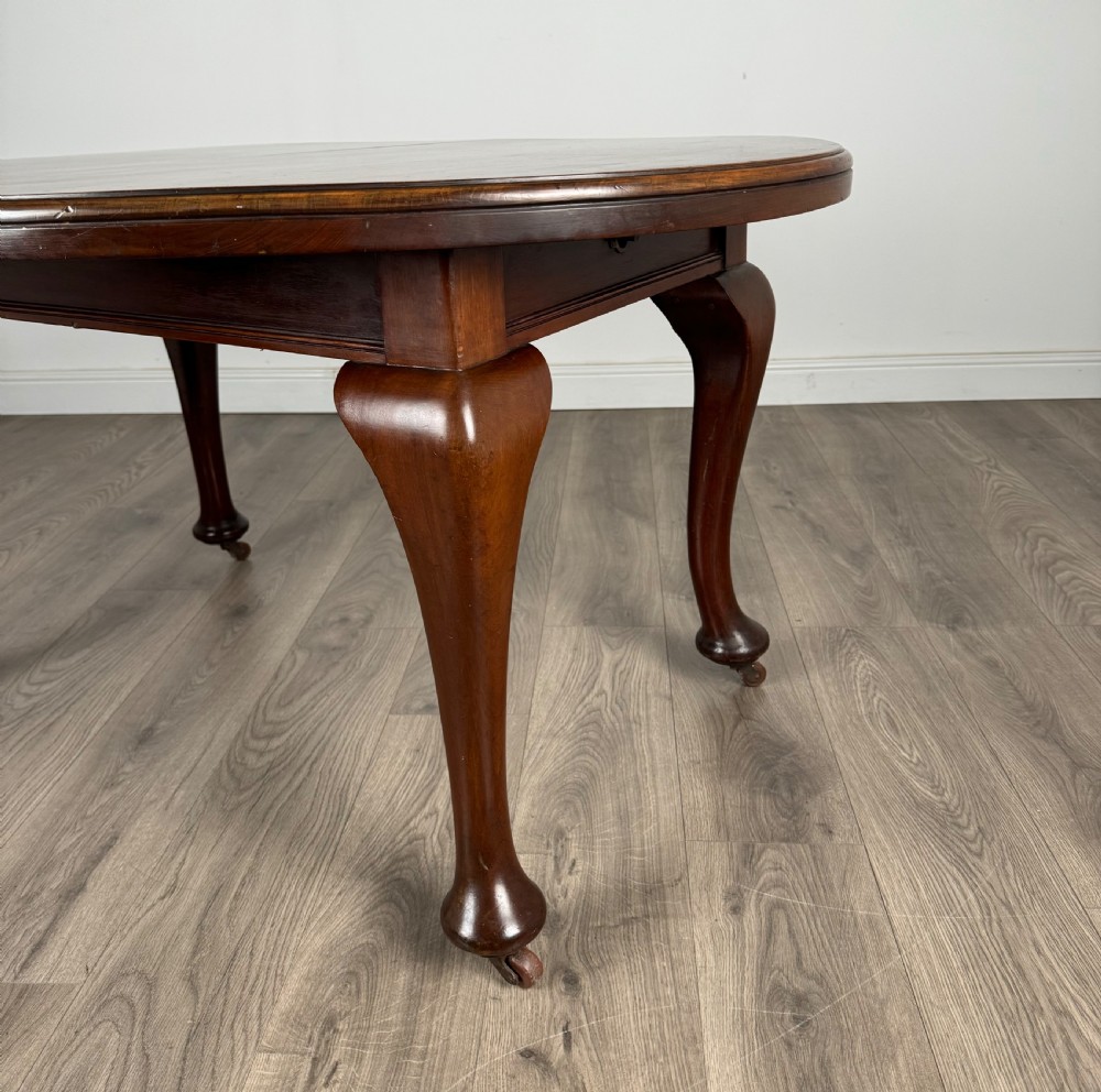 Antique 20th Century Queen Anne Style Dining Table In Mahogany View V