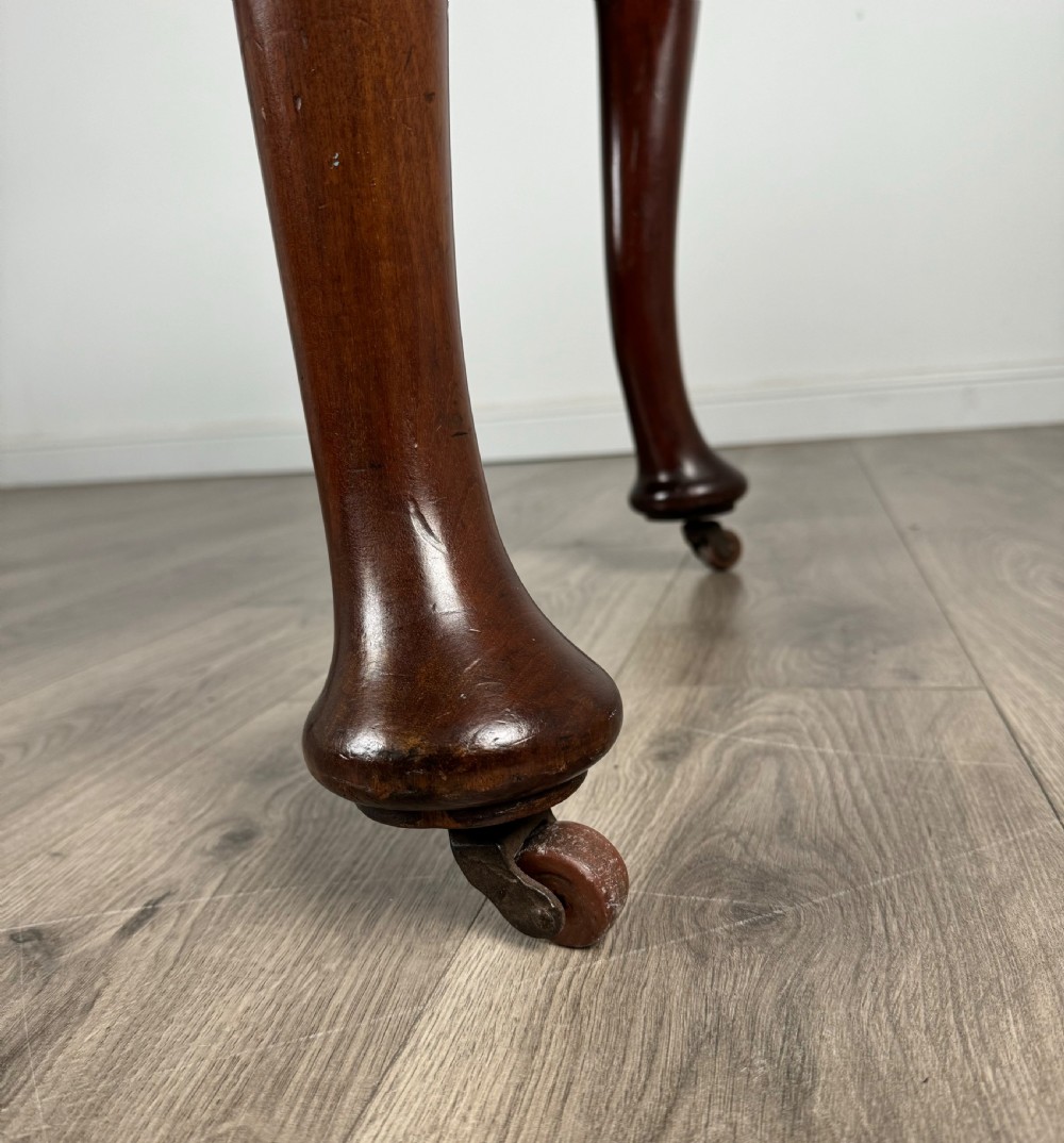 Antique 20th Century Queen Anne Style Dining Table In Mahogany View VI