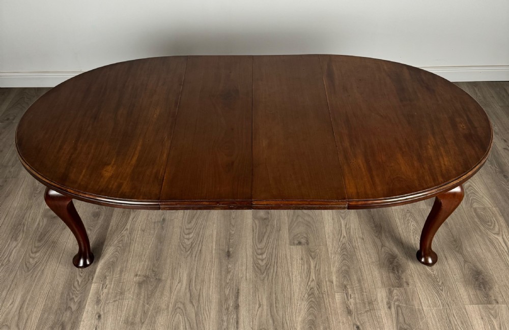 Antique 20th Century Queen Anne Style Dining Table In Mahogany View VII