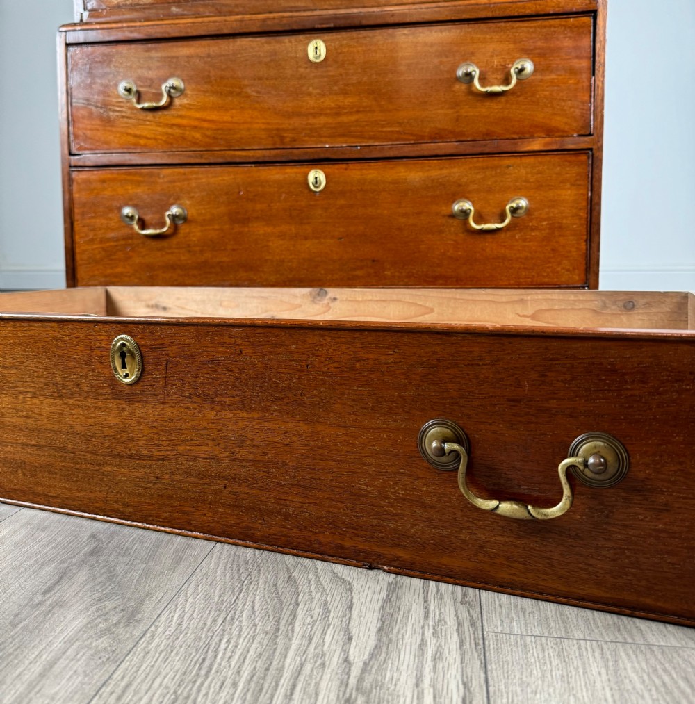 Antique Early 19th Century Chest On Chest In Mahogany View X