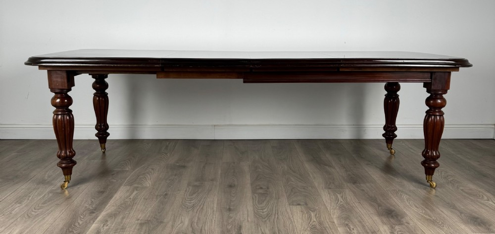 Antique 20th Century Victorian Style Dining Table In Mahogany View II
