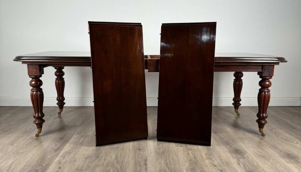 Antique 20th Century Victorian Style Dining Table In Mahogany View IV