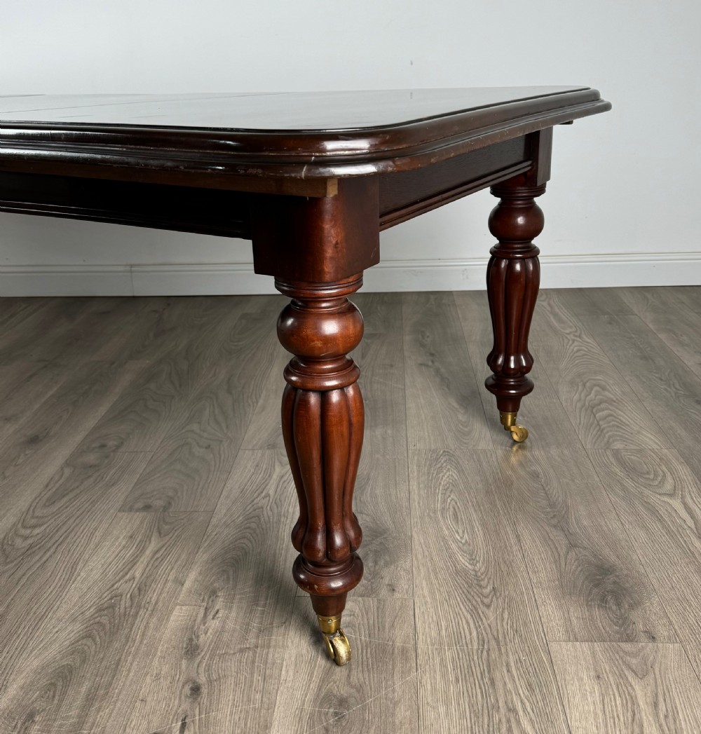 Antique 20th Century Victorian Style Dining Table In Mahogany View VII