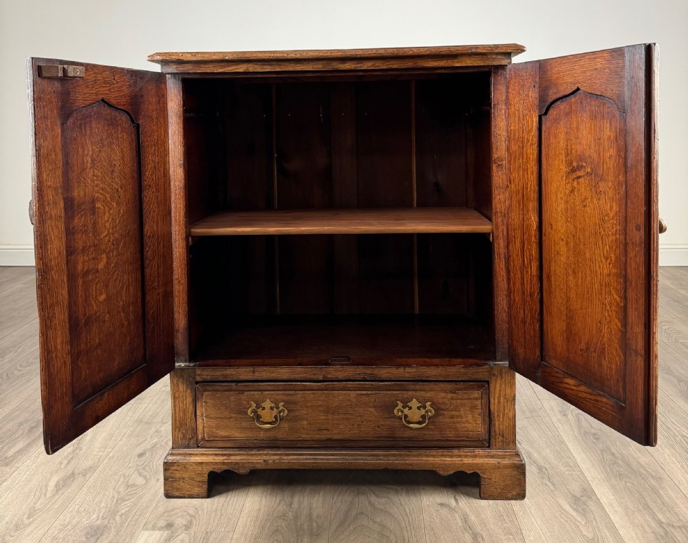 Antique 20th Century Fine Quality Cupboard In Oak View II
