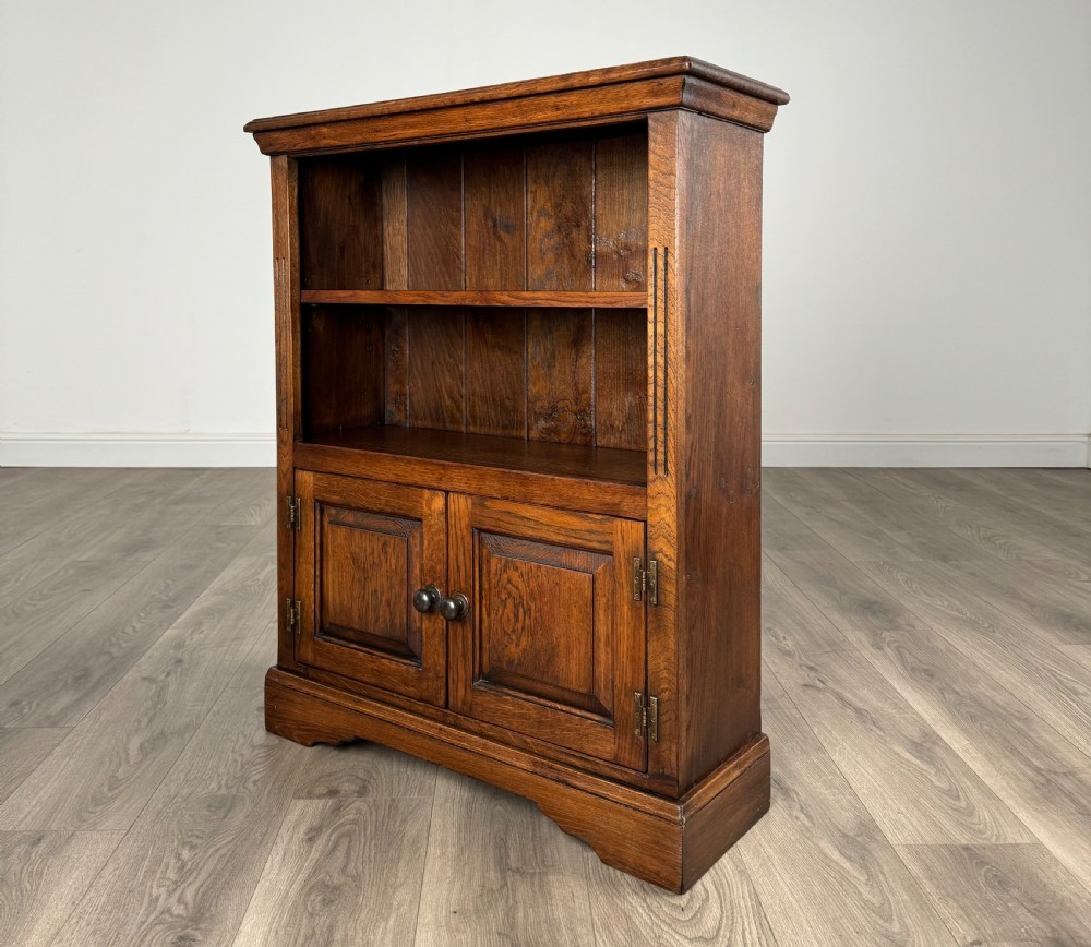 Antique 20th Century Bookcase Of Small Proportion In Oak View II